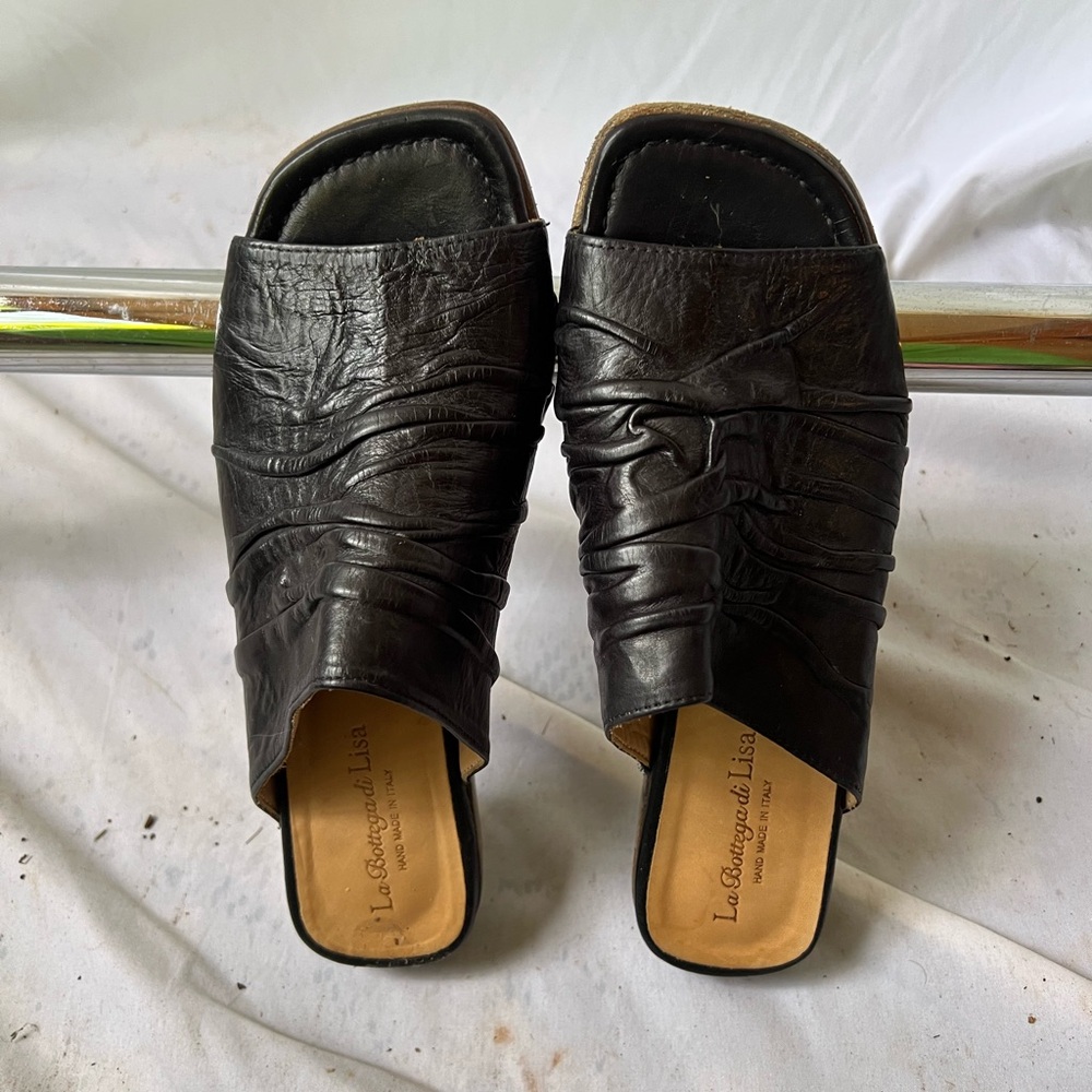 Black Sandals for Effortless Style - Picture 2 of 11